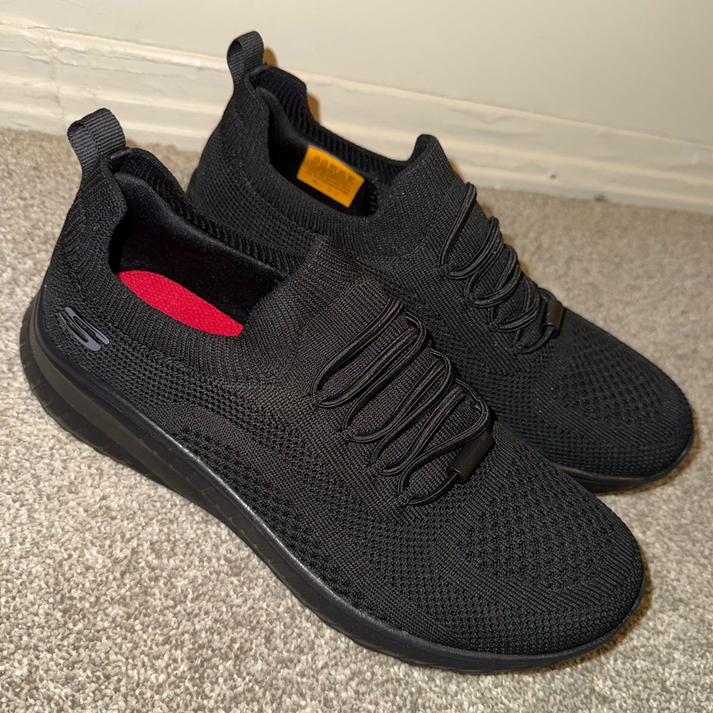 NEW Women’s Sketchers Slip Ins, Slip Resistant